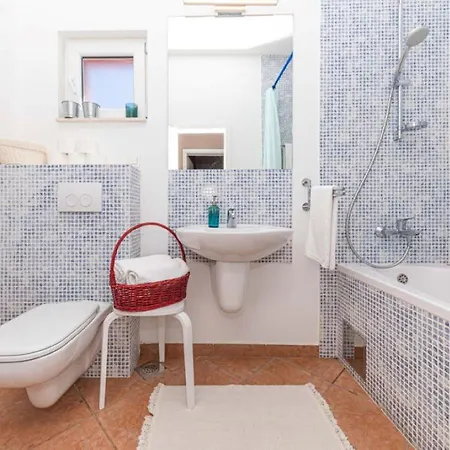Red House Βίλα Vinišće